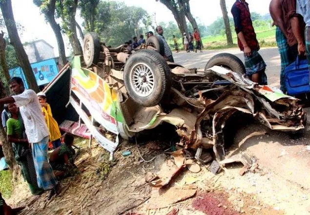 দেবিদ্বারে সুগন্ধা-লেগুনা’ সংঘর্ষে নিহত-১, আহত-২০