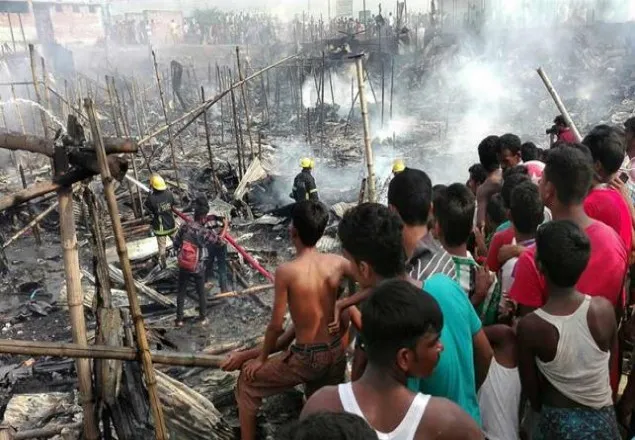  রাজধানীর হাজারীবাগের বস্তিতে আগুন