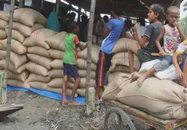 ১০ টাকা কেজির চাল পাচ্ছেন ৫০ বিঘা জমির মালিক!