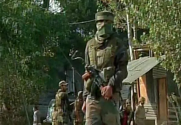 কাশ্মিরে ভারতীয় সেনা ছাউনিতে বন্দুক যুদ্ধে নিহত ৩