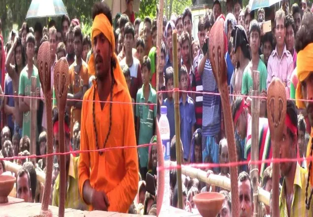ঝিনাইদহের শৈলকুপায় ঐতিহ্যবাহী ঝাপান খেলা অনুষ্ঠিত !
