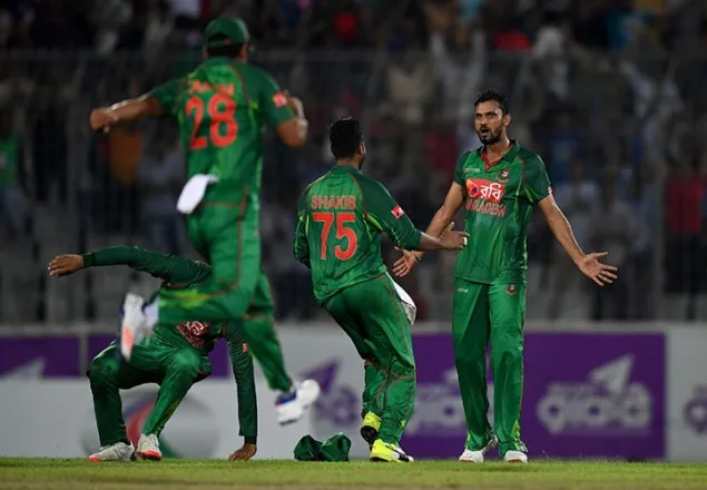 মাশরাফির দুর্দান্ত নৈপুণ্যে জয়ের বন্দরে বাংলাদেশ