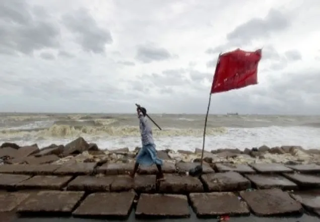 সমুদ্র বন্দরগুলোতে ৩ নম্বর সতর্কতা সংকেত