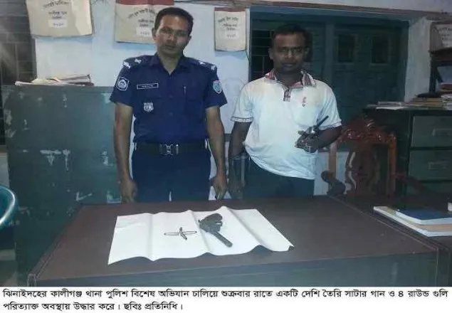 কালীগঞ্জে পুলিশের বিশেষ অভিযানে অস্ত্র গুলি উদ্ধার