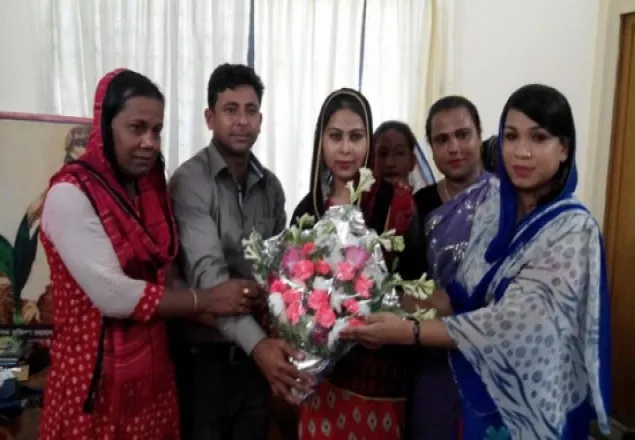 কর আদায়ে হিজড়াদের কাজে লাগানোর ঘোষণা মেয়রের