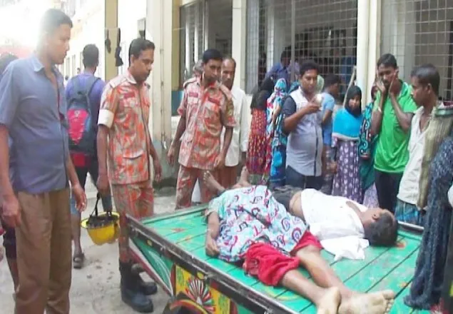 ঝিনাইদহে সড়ক দুর্ঘটনায় নিহত ২ আহত ২০ 