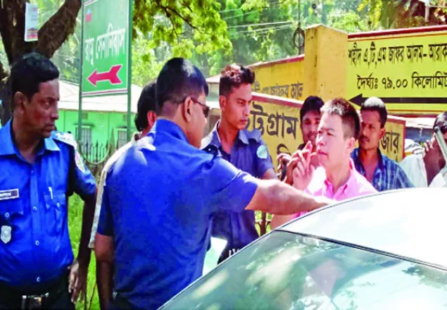 আইজিও আমাকে কিছু করতে পারবেন না, চীনা নাগরিককে পুলিশের হুমকি!