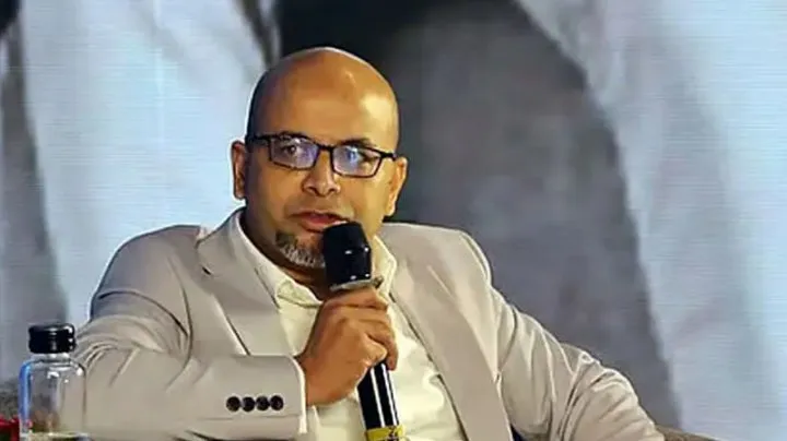 ‘পদত্যাগ’ করে দেশ ছেড়েছেন ফয়েজ আহমেদ তৈয়্যব