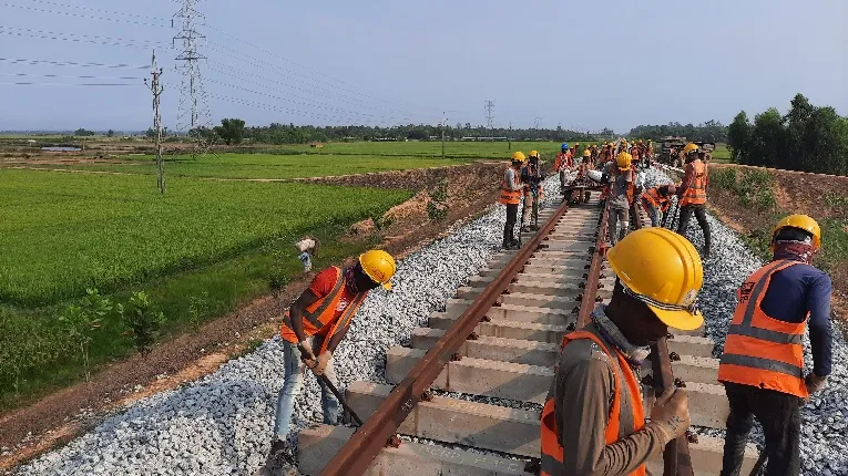ঢাকা-কক্সবাজার ট্রেন চলবে আগামী জুনে: রেলমন্ত্রী