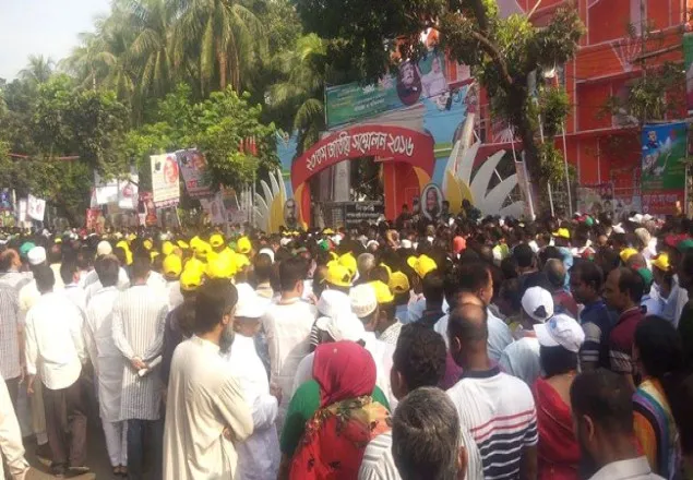 সম্মেলন স্থলে ঢল নেমেছে নেতাকর্মীদের