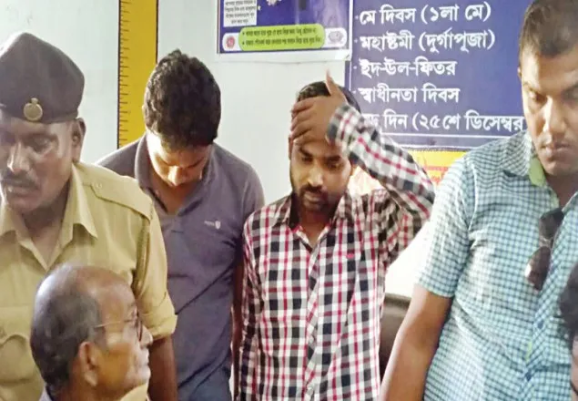 গাড়ী চাপায় নিহত ছাত্রীর দুই ইভটিজার গ্রেপতার