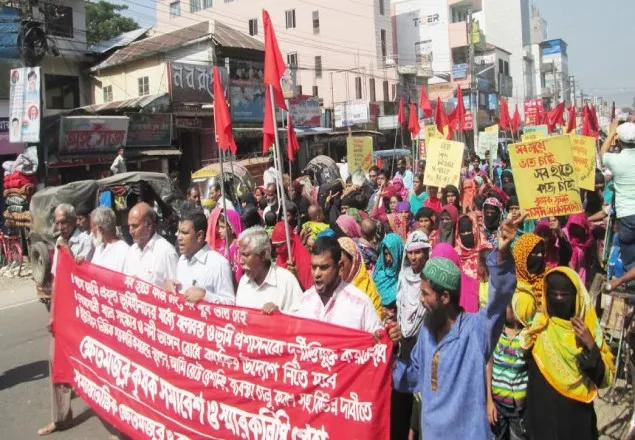 নোয়াখালীতে নানা দাবিতে কৃষকদের প্রতিবাদী মিছিল, স্মারকলিপি পেশ