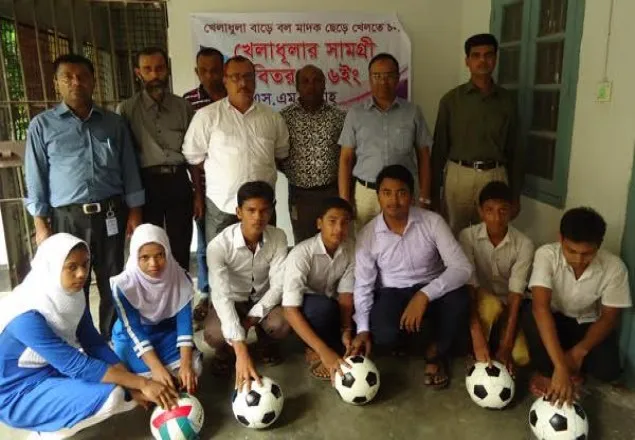 মাদক দূরীকরণে  শিক্ষার্থীদের মাঝে ক্রীড়া সামগ্রী বিতরণ