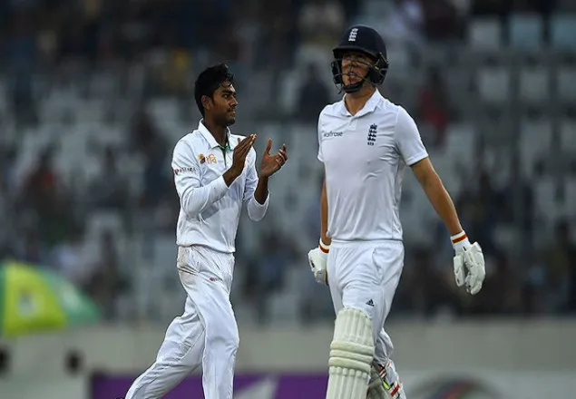 ২৪ রানের লিড নিয়ে অলআউট ইংল্যান্ড