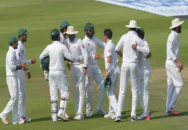 ইতিহাস গড়ার অপেক্ষায় পাকিস্তান