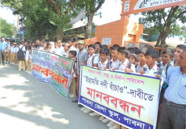 পাবনায় ইছামতি নদী উদ্ধারের দাবিতে মানববন্ধন