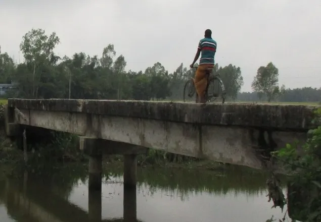 ঠাকুরগাঁওে র‌্যালিং ছাড়া ব্রিজ 