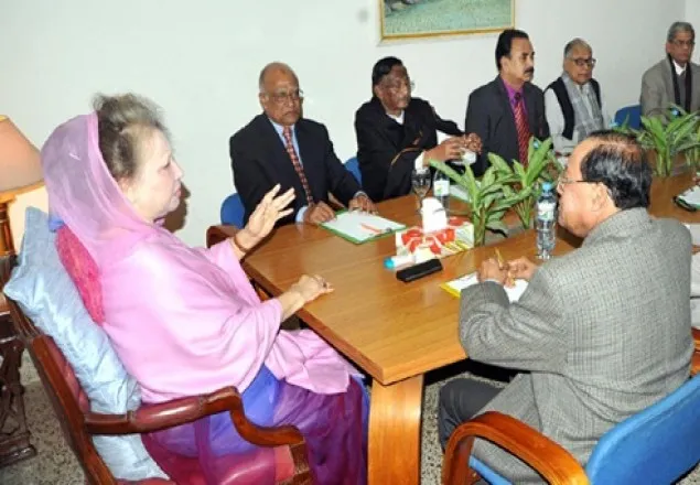 সার্চ কমিটি: সিনিয়র নেতাদের সাথে খালেদার বৈঠক