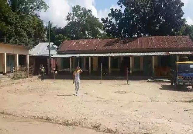 ফেনীতে ভোটকেন্দ্রে ভোটার শূণ্য,  ব্যালেট বক্স পূর্ণ