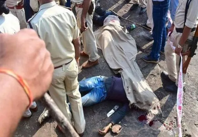 ৮ মুসলিম ছাত্রনেতাকে 'এনকাউন্টার' নিয়ে তোলপাড়
