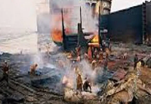 পাকিস্তানে শিপইয়ার্ডে বিস্ফোরণ, নিহত ১০ আহত ৪৫
