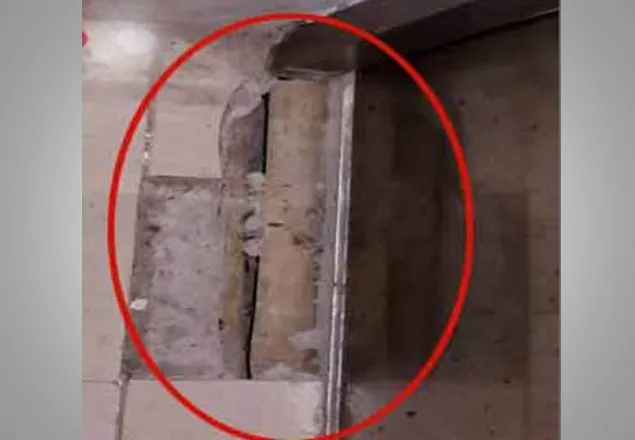 রামেক হাসপাতাল ভবনে রডের পরিবর্তে বাঁশ