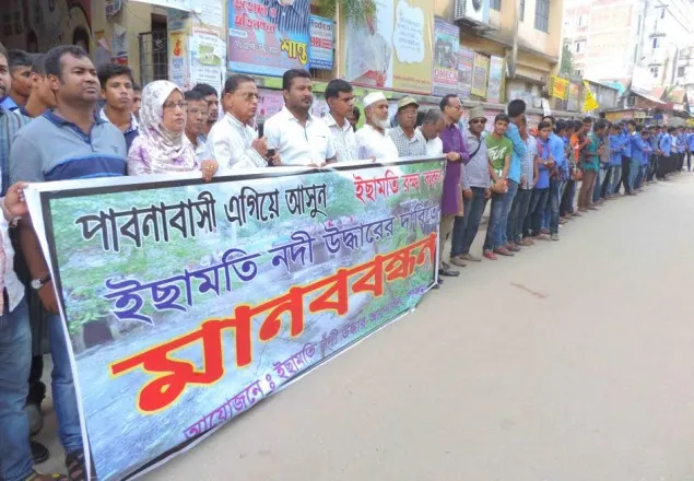পাবনায় ইছামতি নদীর নাব্যতা ফিরিয়ে আনার দাবীতে মানববন্ধন 