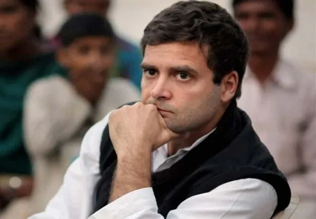 পুলিশের হাতে রাহুল গান্ধী আটক
