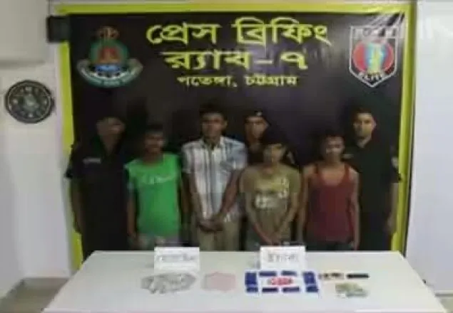 চট্রগ্রামে ইয়াবা হেরোইনসহ আটক: ৪