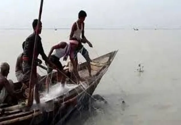 ২২ দিন পর ইলিশ শিকার শুরু