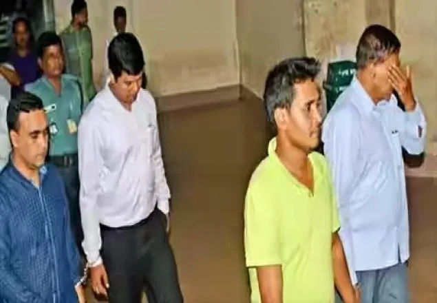 চট্টগ্রামে তিন খাদ্য পরিদর্শকসহ ৫ জন কারাগারে 