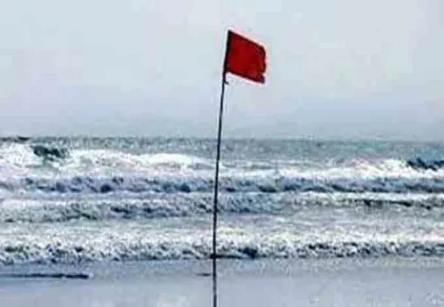 সমুদ্রবন্দরে সতর্ক সংকেত ৪