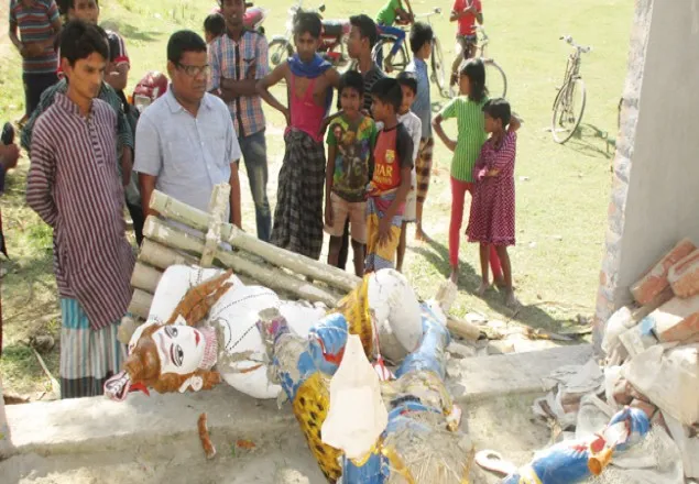 মন্দির হামলায় আটক চেয়ারম্যানের মুক্তির দাবিতে ইউএনও অফিস ঘেরাও