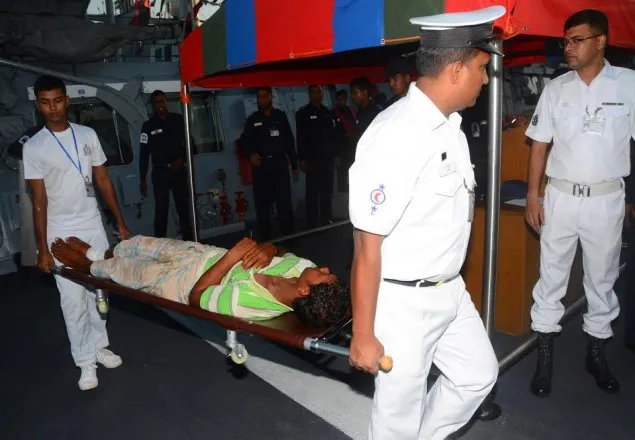বঙ্গোপসাগরে ঝড়ের কবলে নিখোঁজ ১২ জেলেকে উদ্ধার 