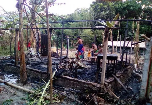 ঝিনাইদহে মোবাইল বিস্ফোরণে ৫ শতাধিক মুরগী পুড়ে ছাই !