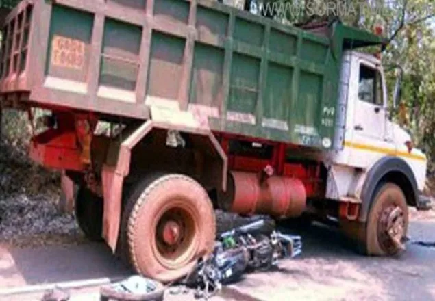ট্রাকচাপায় ২ মোটরসাইকেল আরোহী নিহত