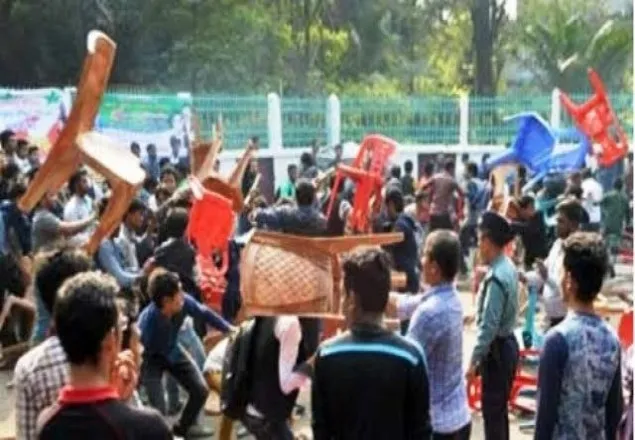 চট্টগ্রামে আওয়ামী লীগের সংবর্ধনা অনুষ্ঠানে ছাত্রলীগের দুগ্রুপের সংঘর্ষ