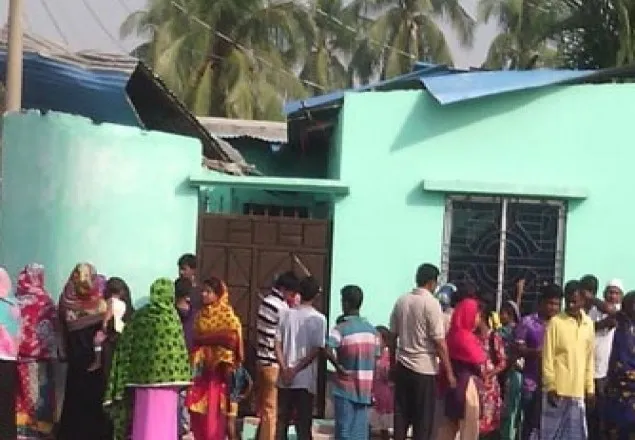 নারায়ণগঞ্জে গ্যাসের চুলার আগুনে বাবা-মা-সন্তান দগ্ধ