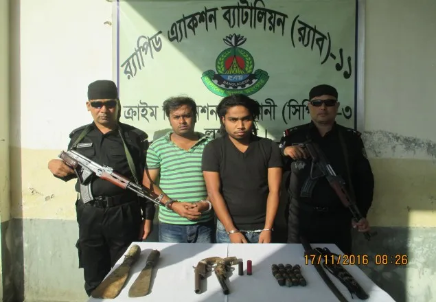 নোয়াখালীর কোম্পানীগঞ্জে দুই সন্ত্রাসীকে গ্রেফতার করেছে র‌্যাব