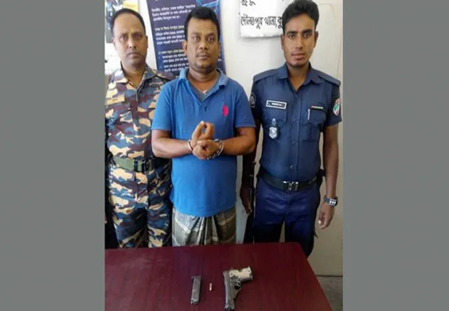 কুষ্টিয়ায় অস্ত্র ও গুলিসহ সন্ত্রাসী গ্রেফতার