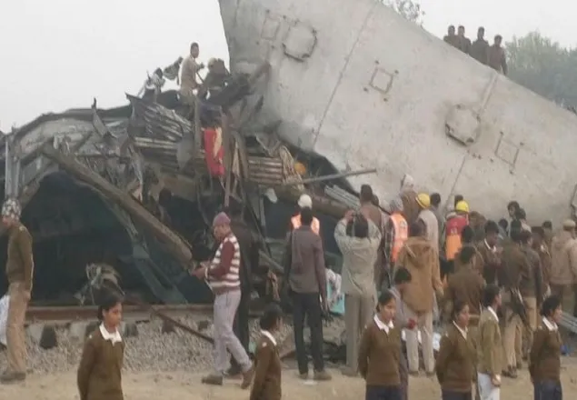 ভারতে ট্রেন দুর্ঘটনা, নিহতের সংখ্যা ১০০ ছাড়িয়ে