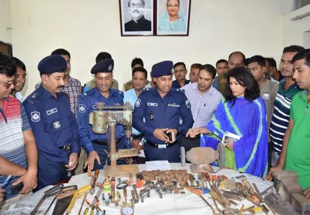 পাবনায় অস্ত্র তৈরির কারখানার সন্ধান,আটক ১
