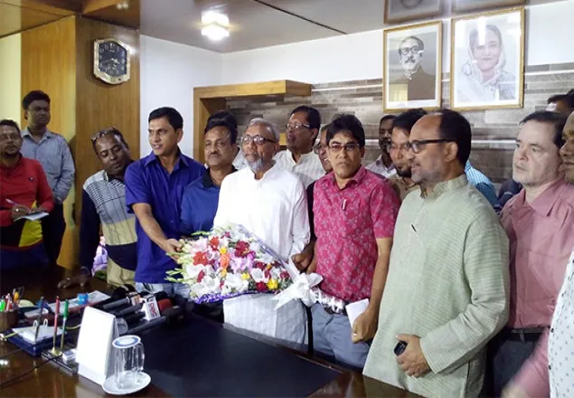 দায়িত্বে ফিরলেন খুলনার মেয়র মনি