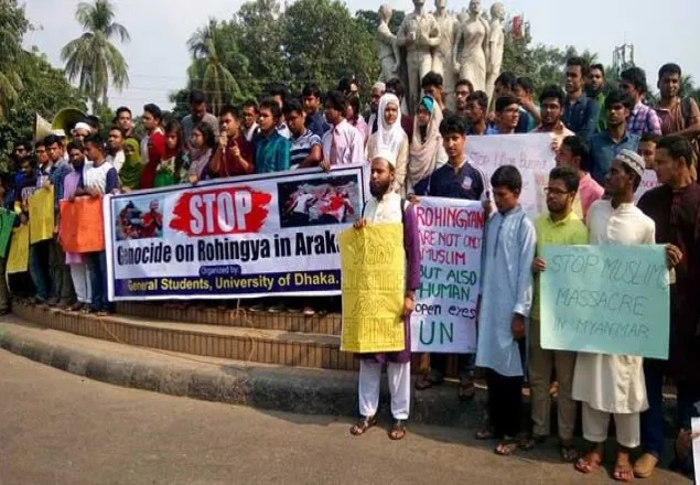 রোহিঙ্গাদের ওপর নির্যাতনের প্রতিবাদে ঢাবিতে মানববন্ধন