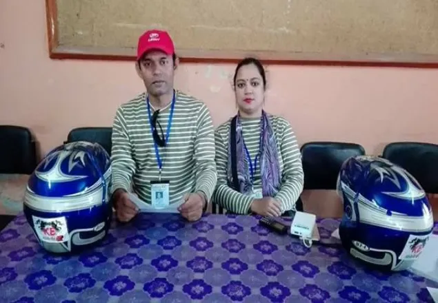 গাইবান্ধা ঘুরে গেলেন মোটরসাইকেলে ভ্রমণরত আলমগীর-দিপালী দম্পতি