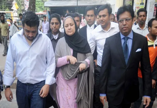 সাকার স্ত্রী-ছেলেকে আত্মসমর্পণের নির্দেশ