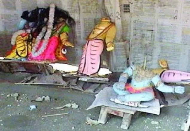 এবার বদরগঞ্জে প্রতিমা ভাংচুর