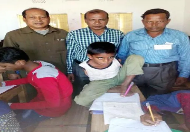 ‘পা দিয়ে লিখে পিইসি পরীক্ষায় অংশ নিচ্ছে প্রতিবন্ধী মুরসালিন’