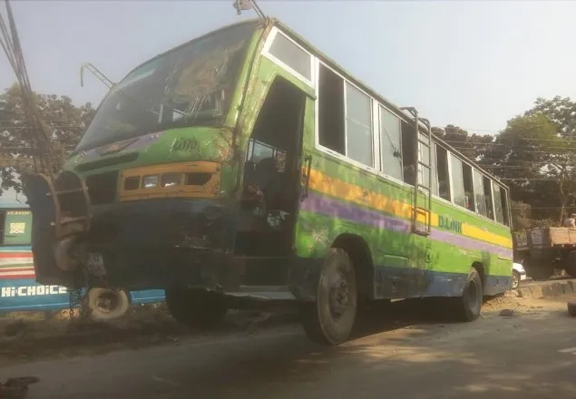 সাভারে সড়ক দুর্ঘটনায় নিহত ১, আহত ৩
