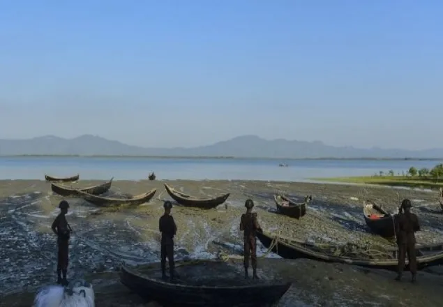 নৌকার পর নৌকায় ফেরত যাচ্ছে বিপন্ন রোহিঙ্গারা